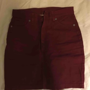  - Röd kjol från monki. Använd ca 5 gånger