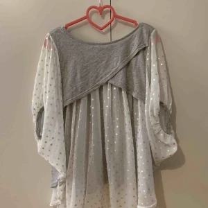  - Topp i storlekms, fin skick, finns i Odenplan Stockholm, 20kr för porto