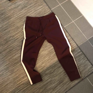  - Byxor med lite stretch. M. 