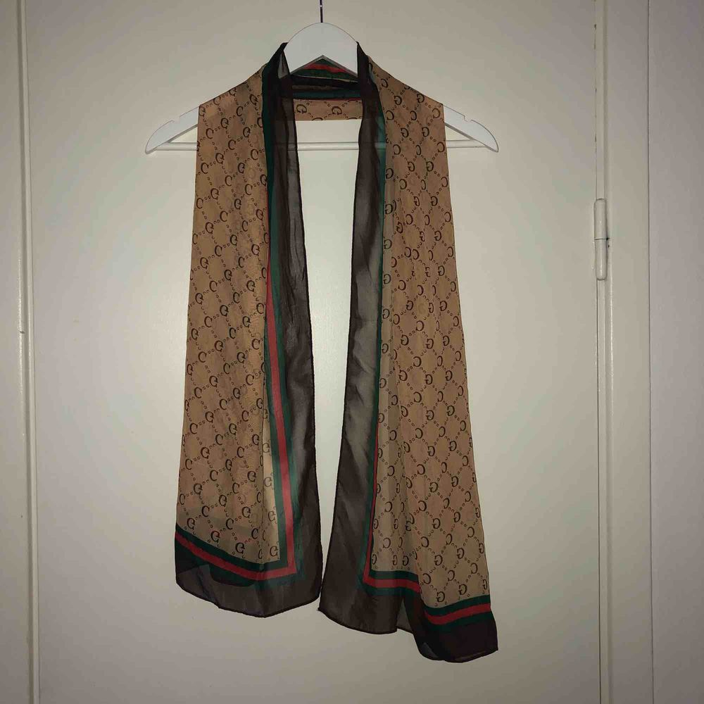 Fake Gucci scarf/sjal | Plick Second Hand