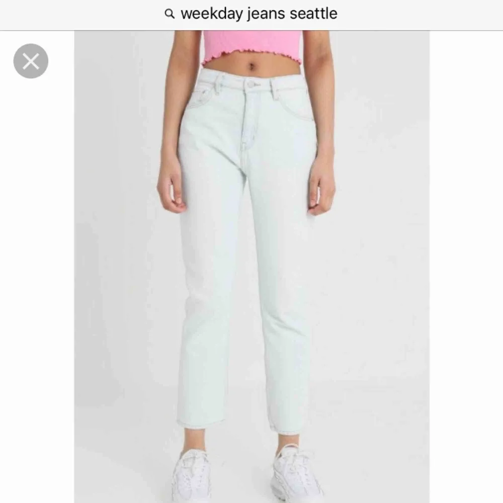 Weekday Seattle jeans, storlek 26. Använder inte längre då jag har alldeles för många jeans och håller på o rensar! Nyskick då de e använda få ggr. Jeans & Byxor.
