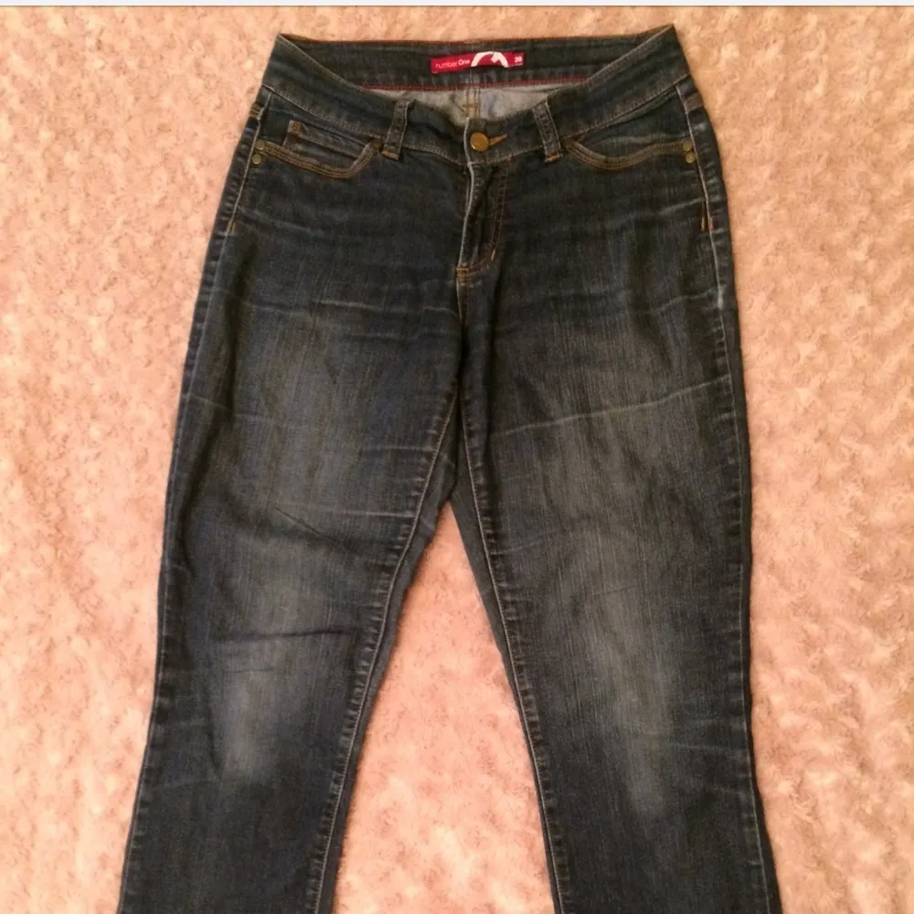 Jeans från Kappahl, märkta 36 men är som 38/40. Jag använder mig av Swish, frakt tillkommer. . Jeans & Byxor.