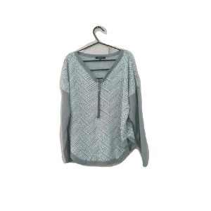  - Snygg och unik finstickad tröja i ullblandning. Fräsch och annorlunda design!