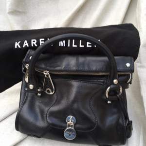 Karen Millen svart skinnväska med dustbag, använd endast ett par gånger.