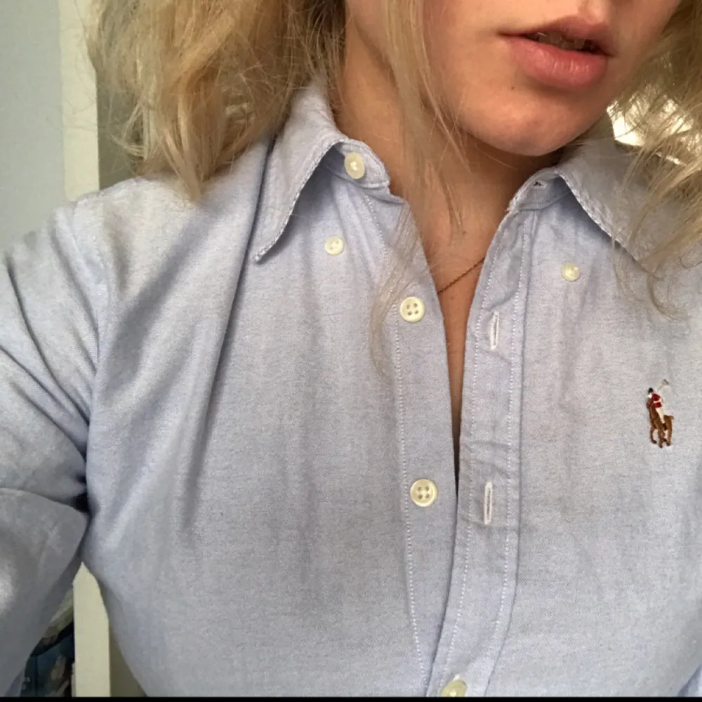 Snygg skjorta från Ralph Lauren, i princip aldrig använd 🌸🌸. Skjortor.