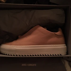  - skor från axel arigato helt slutsåld! 