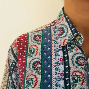  - Superfin mönstrad kortärmad skjorta. Knappt använd. Kan mötas upp i Stockholm eller skickas mot fraktkostnaden!