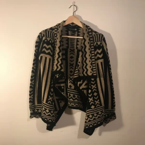 - Geometric cardigan Forever 21