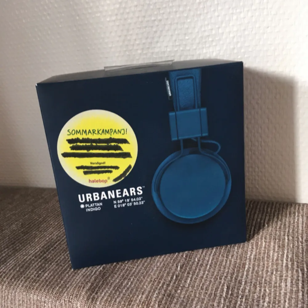 Helt nya och oöppnade UrbanEars säljes. Finns att hämta i Uppsala alternativt post. Kram Anna . Accessoarer.