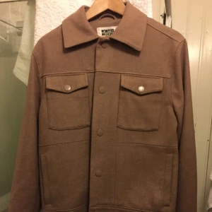  - Go jacka från weekday i ullblandning, lite 70's stuk på kragen. 5 fickor 