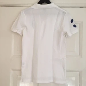  - Piké från Polo Ralph Lauren Barn/Ungdom. Sparsamt använd. Minns ej om det är tjej eller kille.