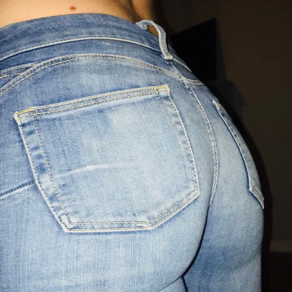 Push-up Pixie jeans med hål på | Plick Second Hand