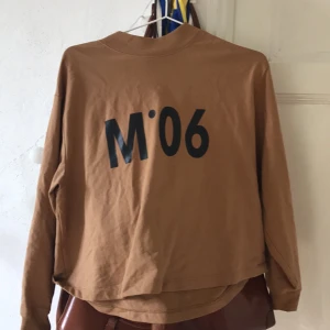  - Snygg tröja från Monki! Storlek M! 🌸