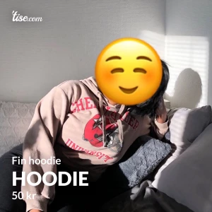 Hoodie - Jättefin hoodie. Lite sliten vid ett av snören men man kan enkelt sy den