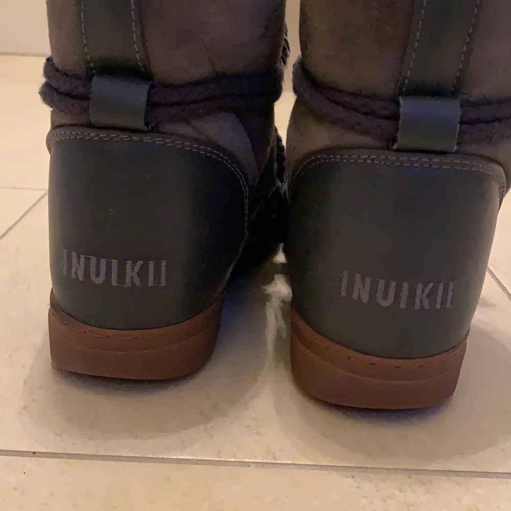 Inuikii skor endast använda en halv vintersäsong, kan mötas upp i Stockholm eller köparen betalar frakt! Nypris 2599kr. Skor.