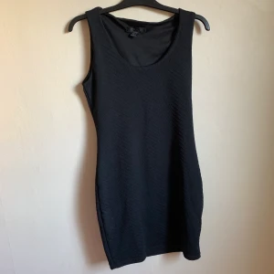 Kort klänning  - Snygg svart kort klänning. 