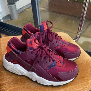 Nike air huarache skor 36.5 - Nike air huarache storlek 36,5 fint skick!