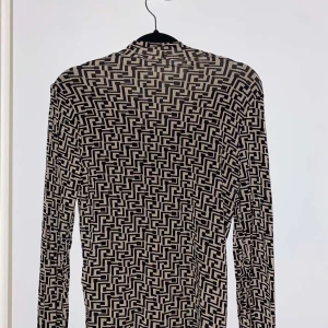 Tröja gina aldrig använd strl S/M - Helt ny