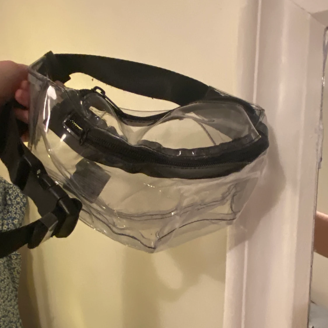 Genomskinlig magväska