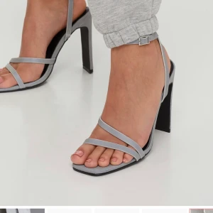 Klackskor  - Klackskor från Nelly helt oanvända ligger kvar i lådan 