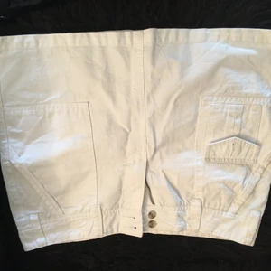 Vit kjol - Vit kjol army kjol från MQ. 365 Sunshine. Som ny. Buda gärna