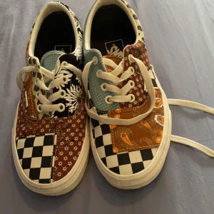 Vans  - Nya vans amvända 2 gånger. Snygg modell årets design. 