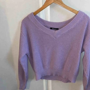  - Stickad tröja från Gina i storlek s. Köparen står för frakten 