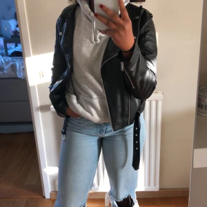 Skinnjacka storlek M - Säljer denna skinnjackan från lager 157, köpt för någon månad sedan. 