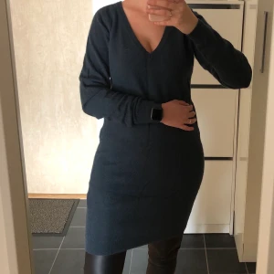 Varm lång tröja från InWear (MQ) - Varm lång tröja från InWear (MQ) 🍂Storlek S  🍂Använd 2 gånger, är i jättebra skick 🍂Passar utmärkt till höst och vinter  🧺Tvättad efter användning 📬Kan skickas mot fraktkostnad 🚫Djurfritt och rökfritt hem 📍Kan mötes upp i Mölnlycke centrum