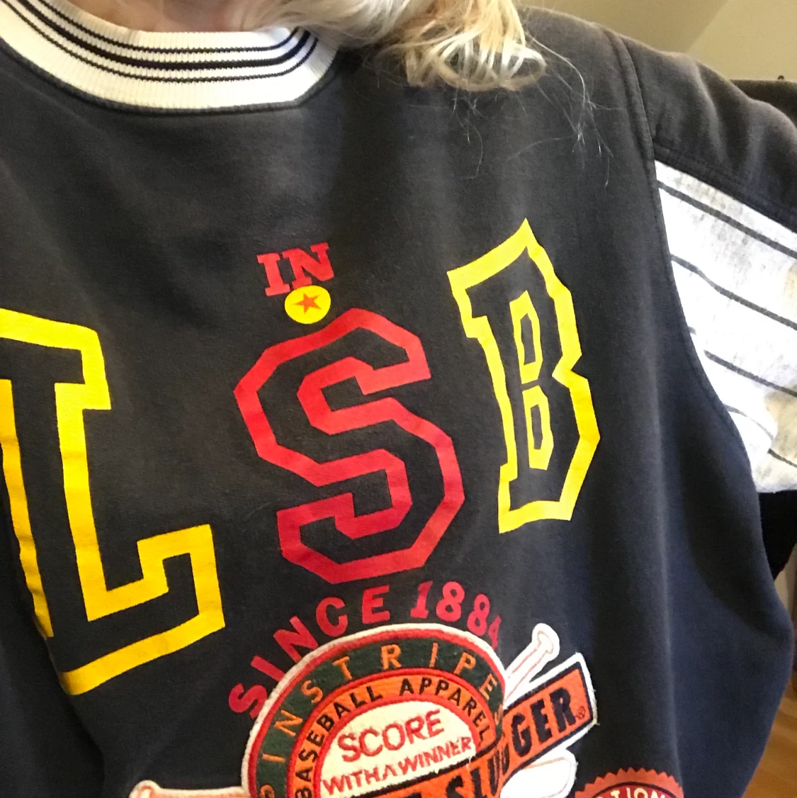 Secondhand tjocktröja från beyond retro - 90