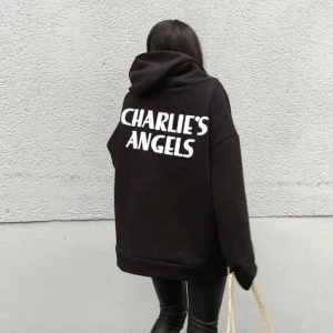 Zara hoodie - En zara hoodie, ganska oversized men as coolt tryck. Har en som är lite lik och säljer denna därför. 