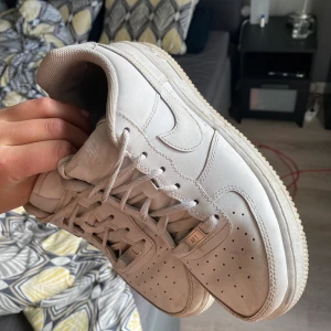 Nike air force  - Använda fåtal gånger, tvättas såklart innan jag skickar iväg dom. Säljer pga jag har för mycket skor. 