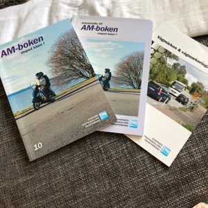 AM-körkorts böcker  - Körkortsböcker till AM körkort! Inköpta hösten 2016, har skrivit lite i övningsboken, men det går att sudda bort snabbt 😉 säljer för 150kr !!  