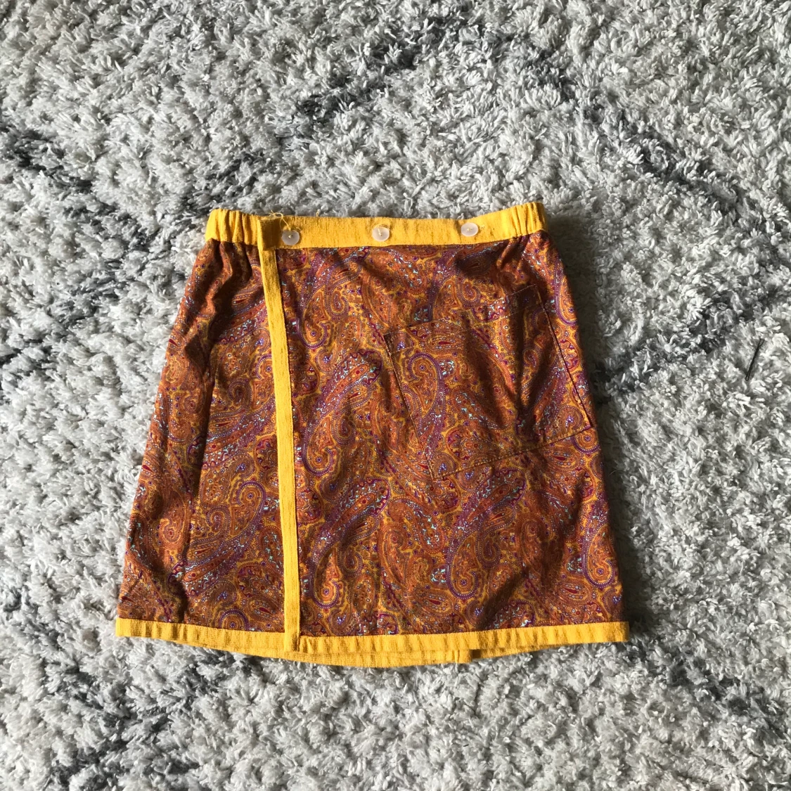 Vändbar retro kjol med fint mönster ✨