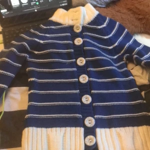 Stickad kofta - Köparen står för frakt:)