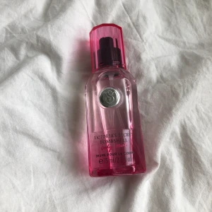 Parfym  - Parfym från Victoria secret som är helt oanvänd eftersom jag fick två stycken. Frakt tillkommer❤️❤️