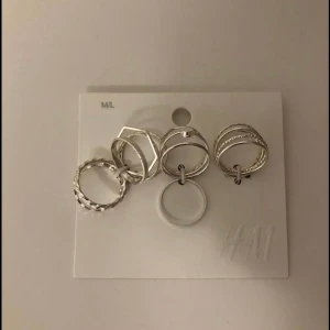 Nya ringar, strl. M-L  - Nya ringar som var för störa för mig, behöver därför sälja de. 