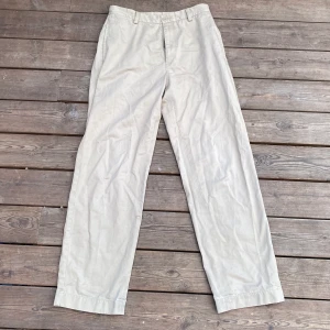 Beiga byxor  - Frakt: 66kr💞💞 hör av dig för intresse eller frågor. Passar på mig som brukar ha M