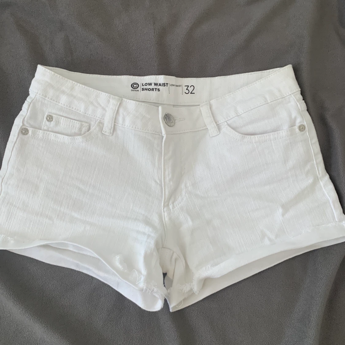 Shorts i storlek 32