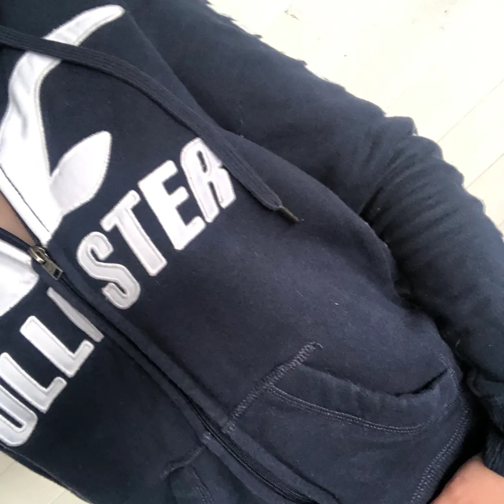 Super mysig hoodie från Hollister. Lite mer åt de ”oversized” hållet. Pris går att diskutera.. Hoodies.