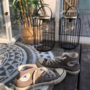 Converse - Super snygga grå färgade Converse i storlek 37