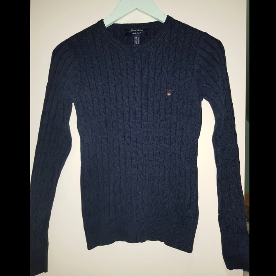 GANT kabelstickad marinblå tröja