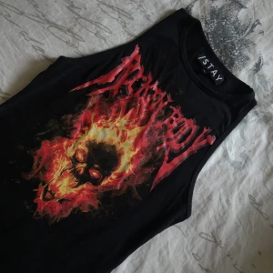 Body från Carlings - Köpt från Carlings och använd fåtal gånger, storlek S. Bara att höra av sig vid intresse eller frågor, pälsdjur finns i hemmet. Frakten kostar 44kr. 