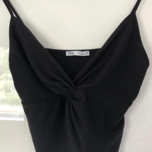 fin topp ifrån zara - jätte fin topp ifrån zara i mycket gott skick! Använd en gång! köparen står för frakten!