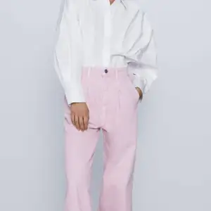 Vida rosa jeans ifrån Zara. Slutsålda överallt. Använda en gång. Bud från 200kr