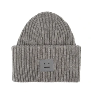 Acne mössa - Jättefin acnemössa i nyskick som inte alls blivit använd mycket! 