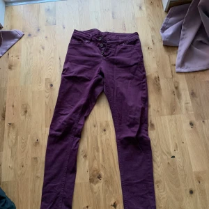 Jeans - Kom privat för fler blider eller information!