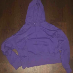  - Croppad huvtröja =)