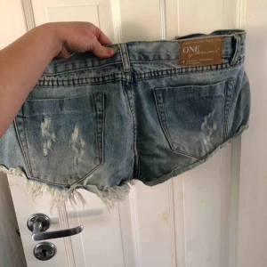  - Från One Teaspoon! I bra skick. Kan skickar mot fraktkostnad på 44kr 