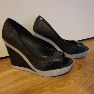 CK wedges  - Calvin Klein Klackskor. Använda 1 gång 